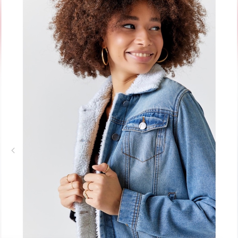 New Francesca’s Ivy Sherpa Medium Wash Denim Jacket